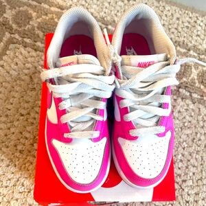 NIKE PINK DUNKS